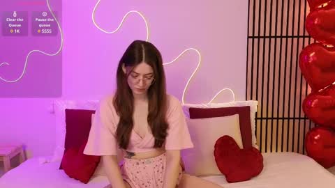 Ester online show from February 10, 2025, 9:15 pm