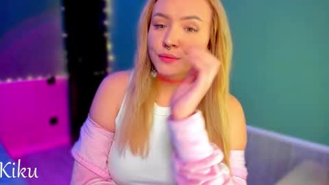 Snapshot of estheticgirl_ chatting on November 30, 2025, 12:03 am Mona online show from November 30, 2025, 12:03 am