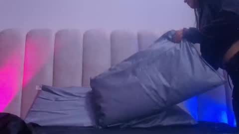 Estrella online show from November 22, 2025, 11:53 am