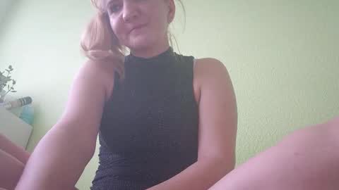 estrellawalters online show from January 1, 2025, 10:32 am