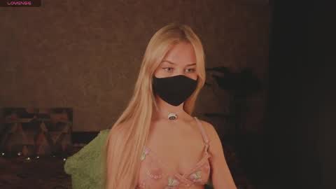 Sophia online show from April 13, 2026, 10:37 pm