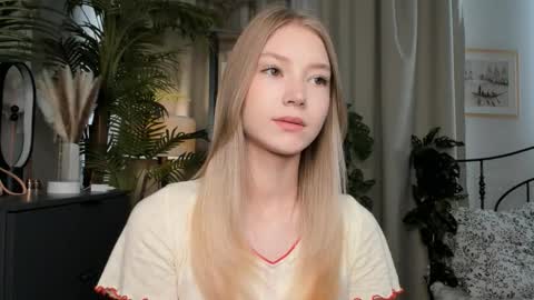 Natalie online show from September 14, 2025, 5:39 am