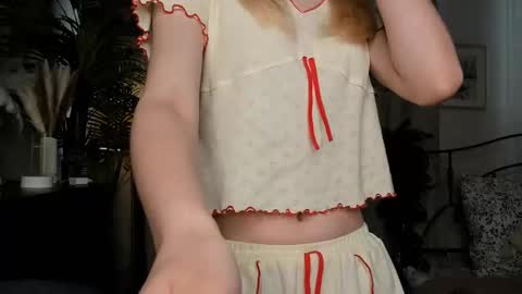 Natalie online show from September 18, 2025, 5:42 am