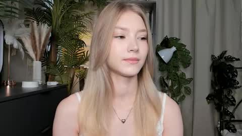 Natalie online show from September 21, 2025, 5:42 am