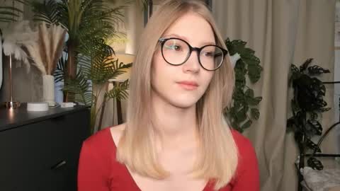 Natalie online show from October 12, 2025, 5:50 am