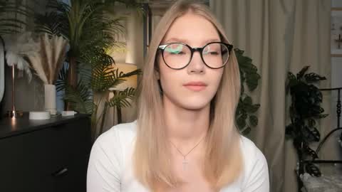 Natalie online show from October 16, 2025, 4:57 am