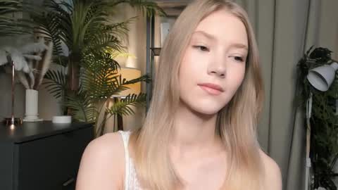 Natalie online show from October 26, 2025, 5:57 am