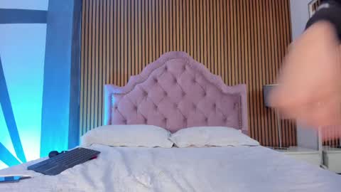 ethaancox online show from September 12, 2025, 7:08 am