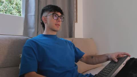 etham_wolf1 online show from April 5, 2026, 2:03 pm