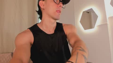 etham_wolf1 online show from April 9, 2026, 5:29 pm