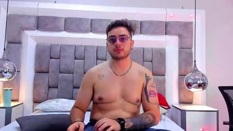 ethan_greys online show from November 14, 2025, 5:39 am