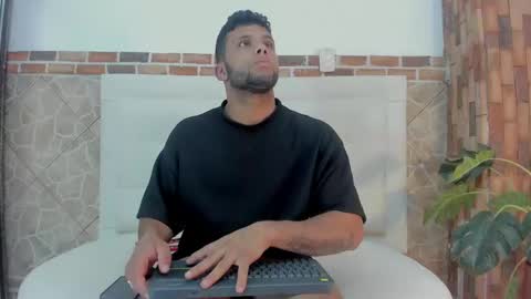 ethan helmut online show from December 3, 2024, 3:41 am