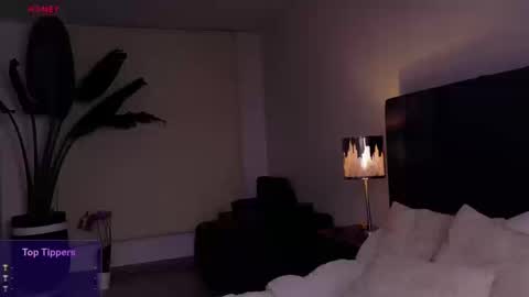 Joan online show from September 30, 2025, 4:39 am