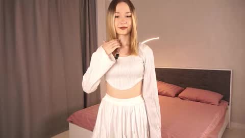 Snapshot of ettaprada chatting on November 11, 2025, 5:40 am Riley online show from November 11, 2025, 5:40 am