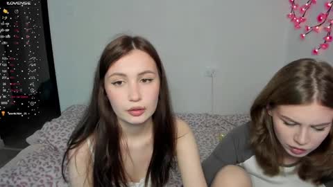 Snapshot of eumomino chatting on May 13, 2026, 5:10 pm Veronica Tiia Lilith left to right online show from May 13, 2026, 5:10 pm
