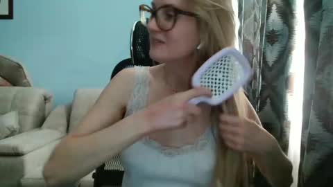 eva2323 online show from March 7, 2025, 12:34 pm