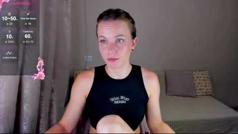 eva_aaaa online show from September 22, 2025, 5:04 pm