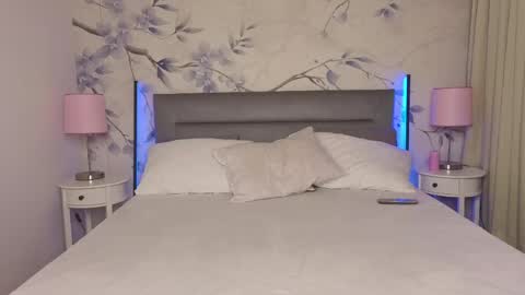 Eva online show from April 11, 2026, 12:42 pm