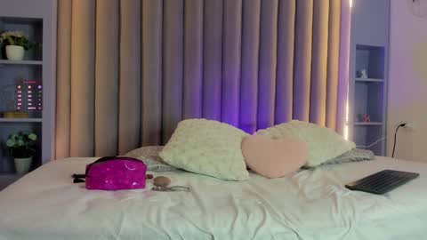 EVA DAEMON  online show from February 6, 2025, 11:21 am