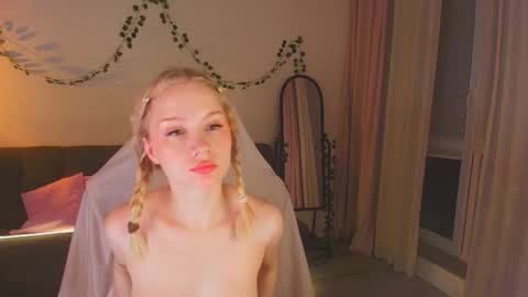 Eva Davis online show from October 29, 2025, 2:25 am