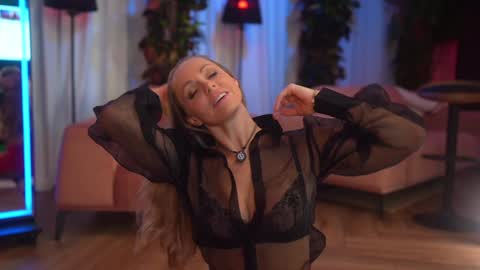 Eva online show from October 10, 2025, 3:05 am