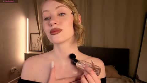eva hamilton online show from May 9, 2026, 1:00 am