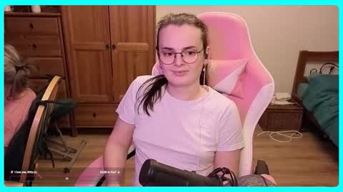 Snapshot of eva_katt chatting on October 12, 2025, 10:09 pm Gamer Katt online show from October 12, 2025, 10:09 pm