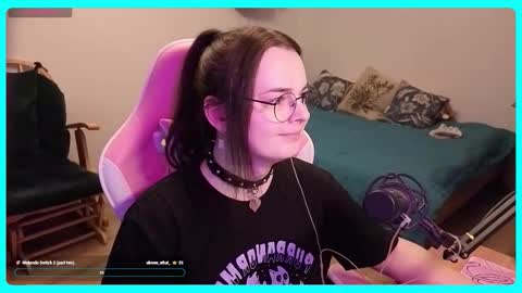 Snapshot of eva_katt chatting on November 3, 2025, 1:23 pm Gamer Katt online show from November 3, 2025, 1:23 pm