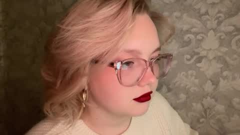 eva_kittenn online show from September 17, 2025, 10:33 pm