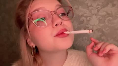 eva_kittenn online show from September 20, 2025, 7:04 pm