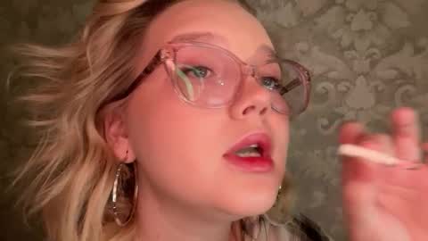 eva_kittenn online show from October 16, 2025, 6:42 pm