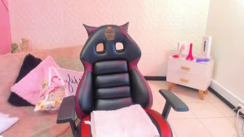 Eva  online show from March 30, 2026, 2:29 pm