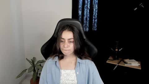 eva_monn online show from December 28, 2024, 9:40 pm