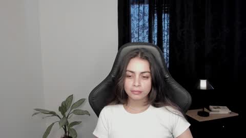 eva_monn online show from January 16, 2025, 5:01 pm