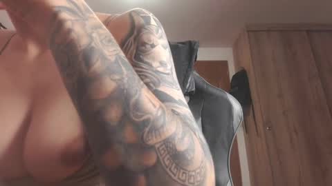 Eva cute online show from April 1, 2026, 1:41 pm