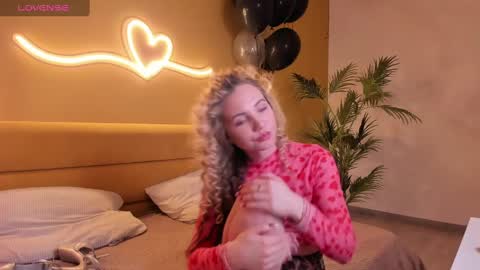 Eva 3 online show from January 24, 2025, 8:13 am