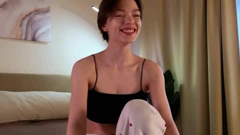 Eva online show from March 8, 2025, 12:41 pm