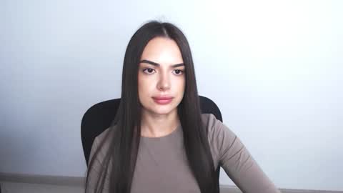 Eva online show from November 18, 2025, 12:20 pm