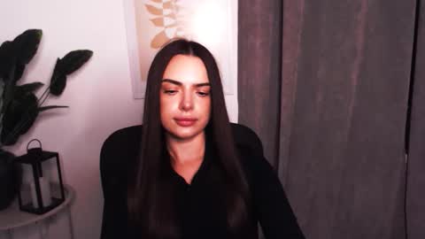 Eva online show from December 5, 2025, 8:38 pm