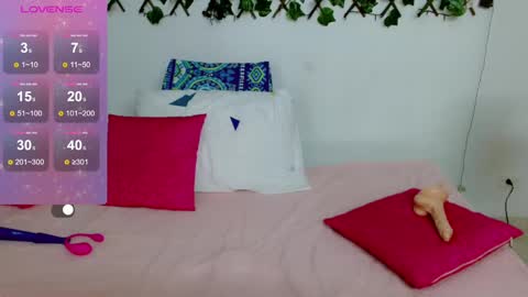 Eva   online show from February 5, 2025, 9:40 pm