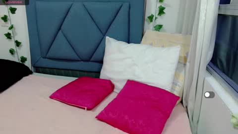 Eva   online show from February 16, 2025, 10:10 pm