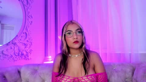 evaa_honey online show from May 12, 2026, 2:41 am