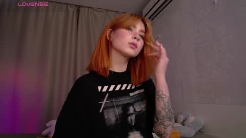 Snapshot of evaa_moonn_ chatting on November 10, 2025, 9:41 am Eva online show from November 10, 2025, 9:41 am