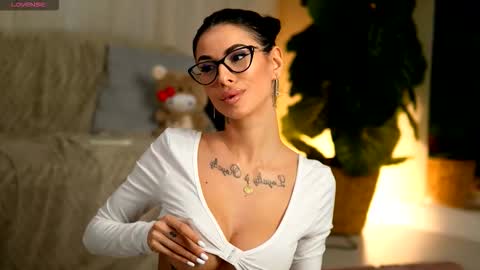 Eva  online show from January 6, 2026, 5:11 am