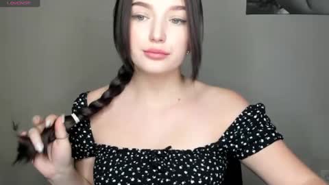 Snapshot of evaamillerr chatting on December 6, 2024, 12:49 pm Eva online show from December 6, 2024, 12:49 pm