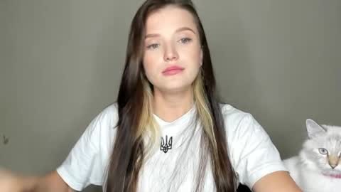 Snapshot of evaamillerr chatting on September 27, 2025, 11:48 am Eva online show from September 27, 2025, 11:48 am