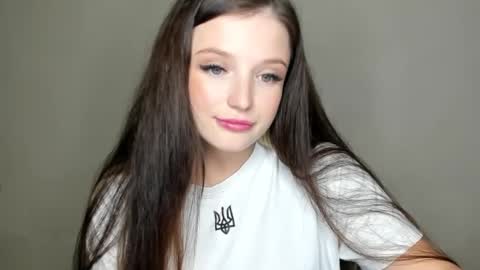 Snapshot of evaamillerr chatting on October 16, 2025, 11:44 am Eva online show from October 16, 2025, 11:44 am