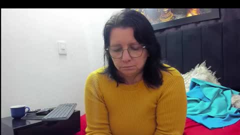 Snapshot of evaaross chatting on November 18, 2025, 12:09 pm Eva online show from November 18, 2025, 12:09 pm