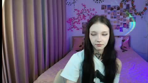 Snapshot of evaasilence chatting on March 1, 2026, 12:18 pm evaasilence online show from March 1, 2026, 12:18 pm