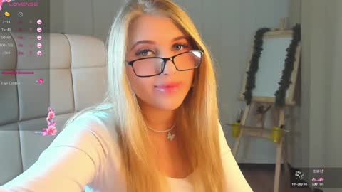 Eva  online show from December 22, 2024, 5:45 am